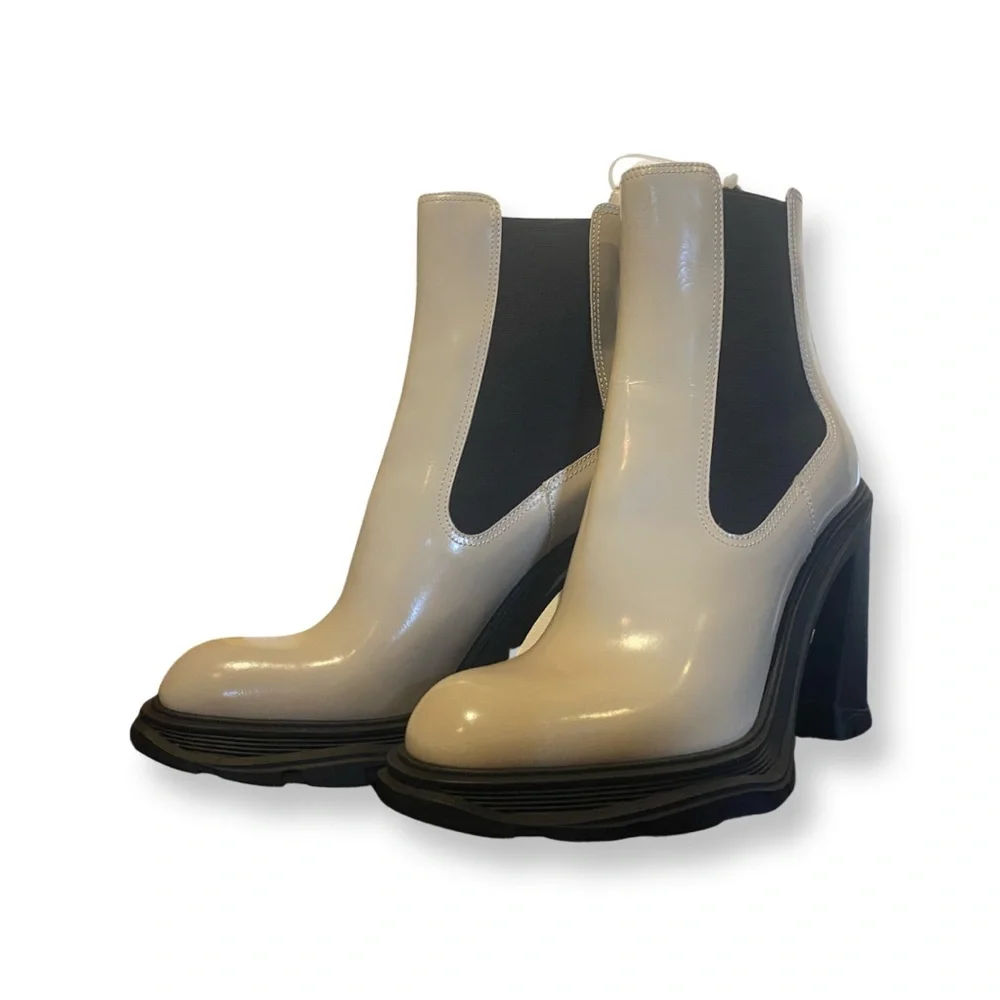 ✨SALEEEE✨ Alexander McQueen Leather Chelsea Block-Heel Booties - Picture 3 of 16